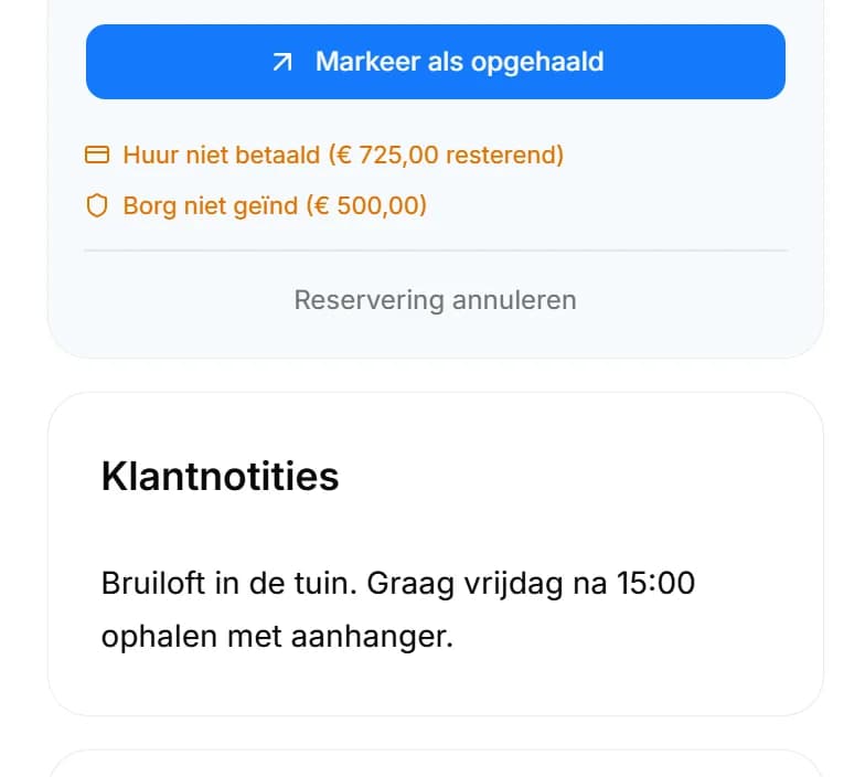 Zijpaneel van een reservering met de status en de openstaande huur en borg.